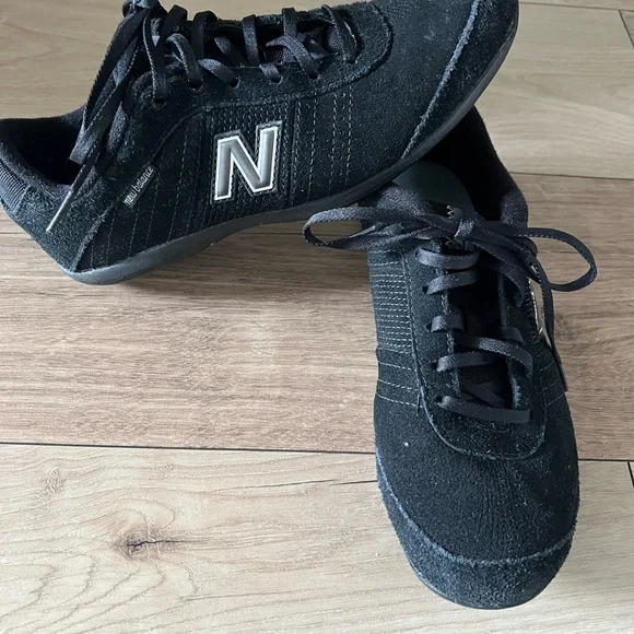 Black New Balance Sneakers Size 7 1/2 - Picture 7 of 7